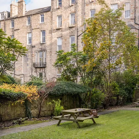 Thistle Suites Royal Garden Apartments-3